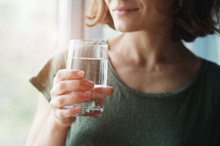 朝水|名医が教える「朝、1杯の水を飲む」だけで健康でいられる理由